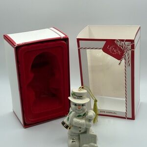Ceramic Lenox 2019 Annual Shoveling Snowman Ornament In Box
